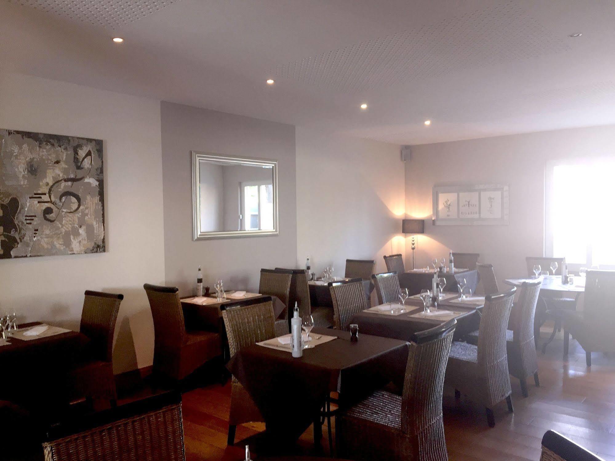 Logis Auberge Cote Jardin Hotel Lezignan-Corbieres Bagian luar foto